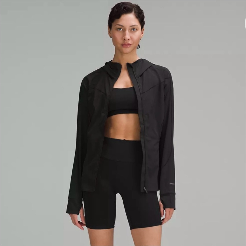 NWOT Lululemon Mist Over Windbreaker Size 4 Black Jacket Lightweight Running